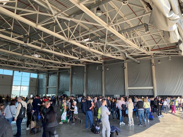 В аэропорту Харькова после сообщения о минировании эвакуировали людей