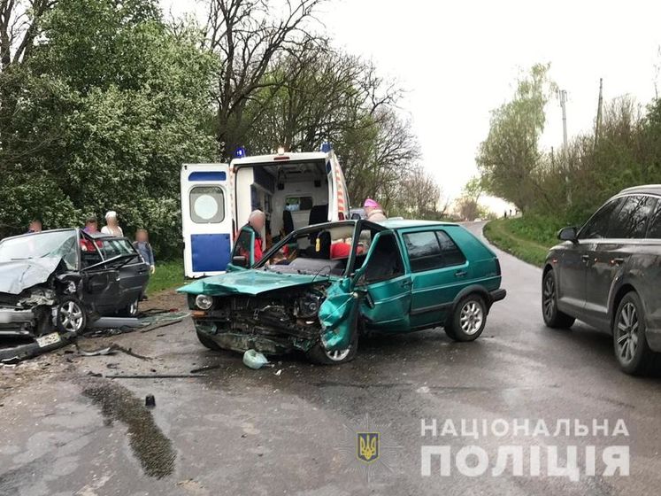 В Черновицкой области произошло ДТП с участием трех автомобилей, госпитализировали пять человек