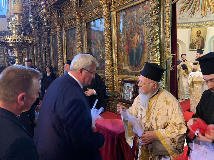 На пасхальной службе в Константинополе послание вселенского патриарха впервые зачитали на украинском языке