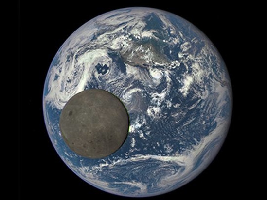 NASA показало обратную сторону Луны