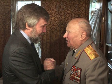 Новинский поздравил с годовщиной Победы ветерана войны, генерал-майора в отставке Владимира Кузовенко