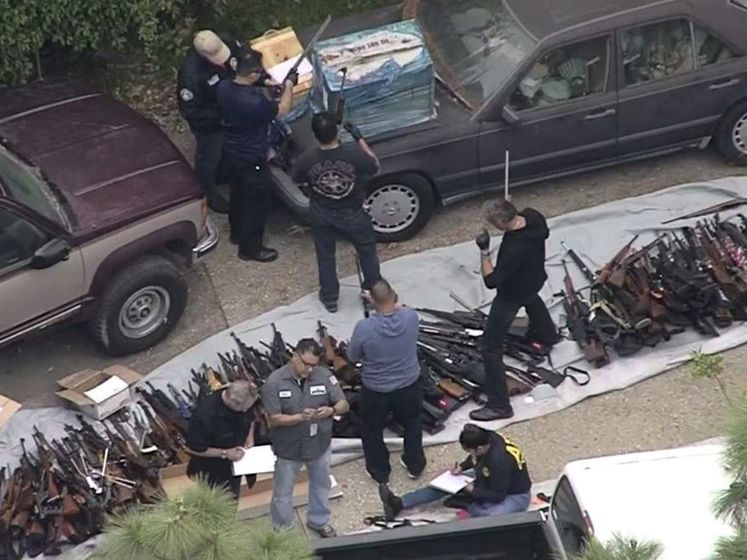 Полиция обнаружила арсенал оружия в особняке в элитном районе Лос-Анджелеса