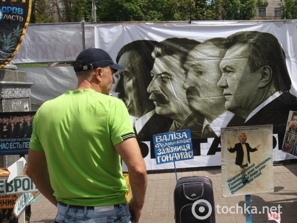 Соцопрос: Украинцы не любят Януковича больше, чем Сталина