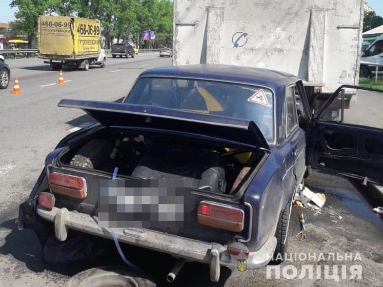 В Киеве легковой автомобиль столкнулся с грузовиком, погибли двое военных