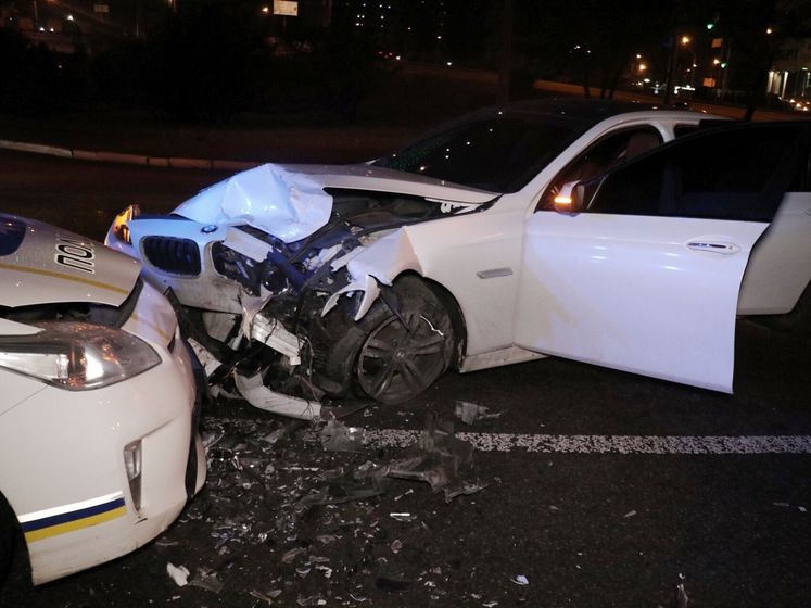 В Киеве полицейский Prius столкнулся с BMW, пострадало три человека