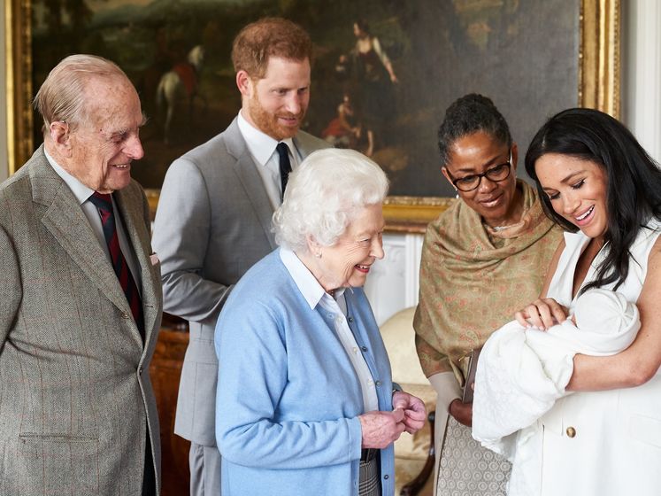 Новорожденному сыну принца Гарри Арчи Харрисону завели страницу на сайте британской королевской семьи