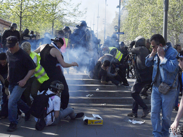 ﻿У Франції відбулася 26-та демонстрація "жовтих жилетів". Затримано понад 30 осіб, є постраждалі