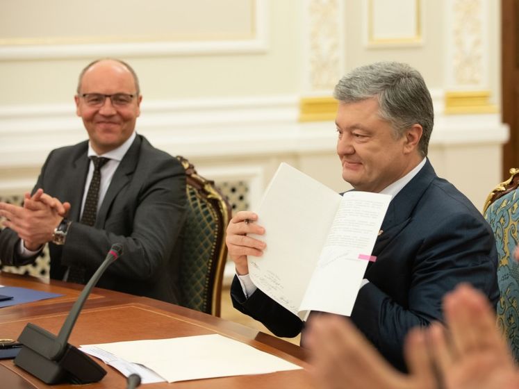 ﻿Порошенко підписав мовний закон, Кабмін України ввів ембарго і спецмита на російські товари. Головне за день