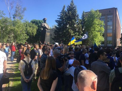 В акции "Нет мяснику Жукову на карте Украины" приняли участие около 200 харьковчан
