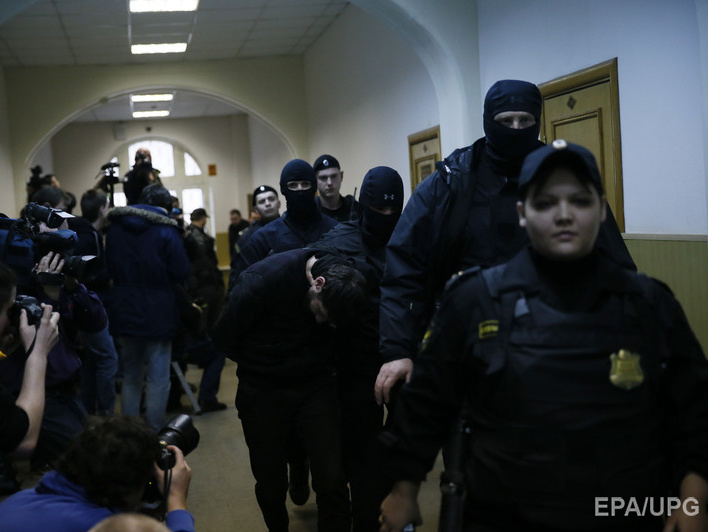СМИ: Все обвиняемые по делу об убийстве Немцова отказались от признаний