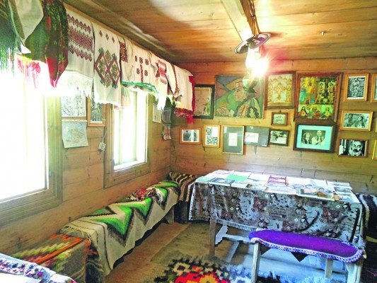 Комната в музее фильма "Тени забытых предков". Фото: vz.ua