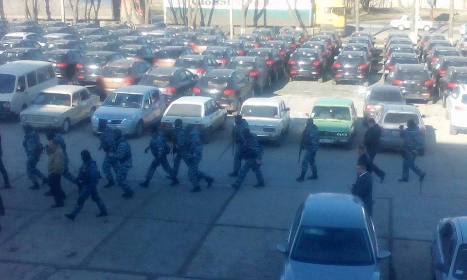 Силовики семь часов проводили обыск в редакции телеканала ATR. Фото: Леране Крым / Facebook