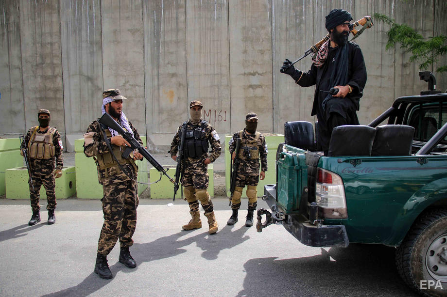 Таліби охороняють район, де було вбито аль-Завахірі, 2 серпня. Фото: EPA