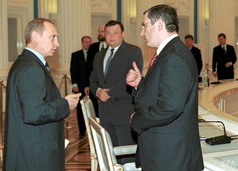 Володимир Путін і Михайло Ходорковський під час зустрічі в Москві, 2001 рік. Фото: EPA