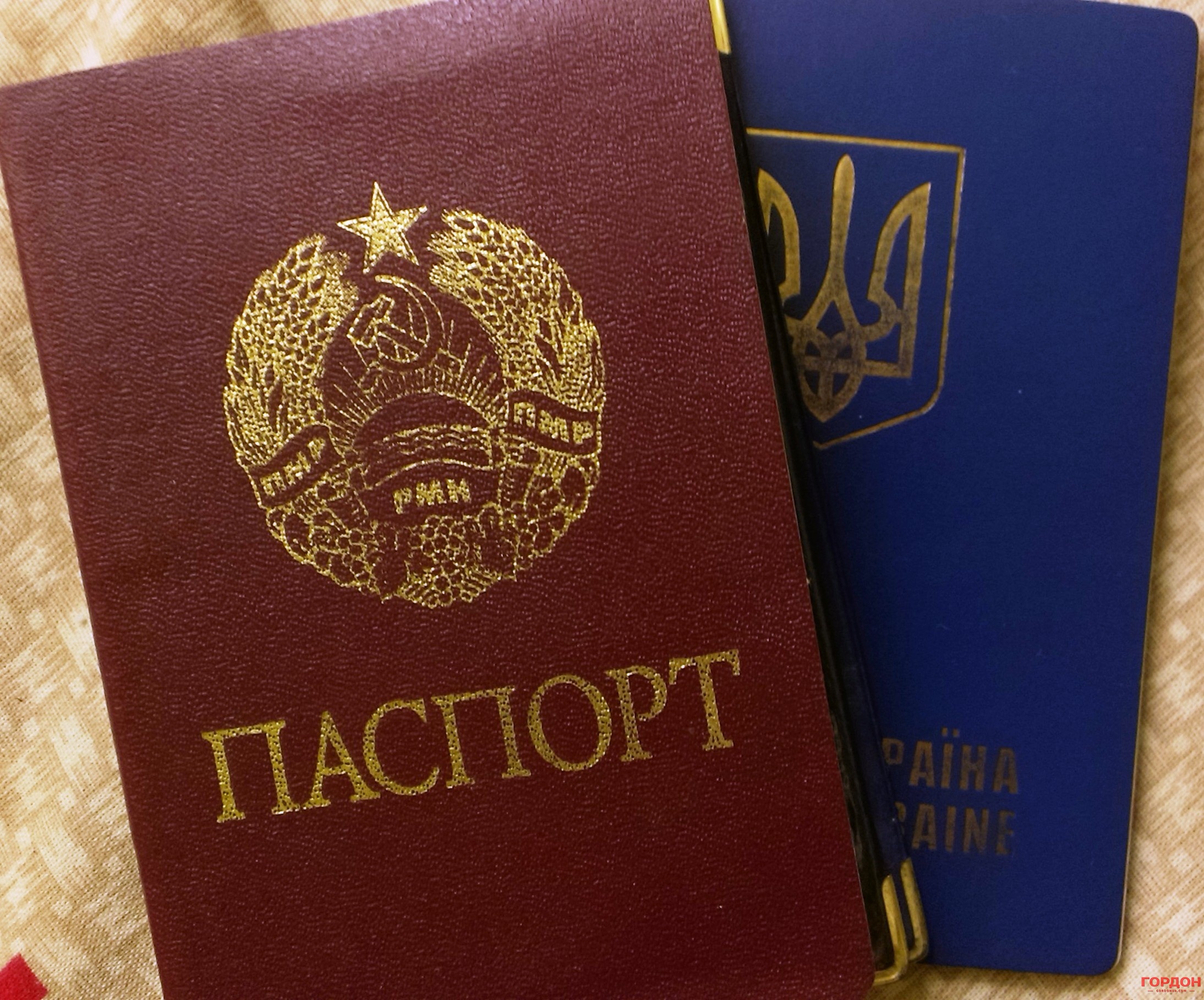 С приднестровским паспортом выехать за границу невозможно, поэтому жители ПМР получают паспорта России, Молдовы или Украины. Фото: Мирослава Заец / Gordonua.com