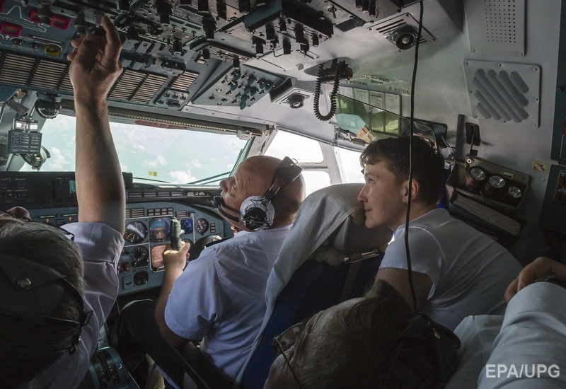 25 мая. Надежда Савченко возвращается в Украину на президентском самолете. Фото: ЕРА