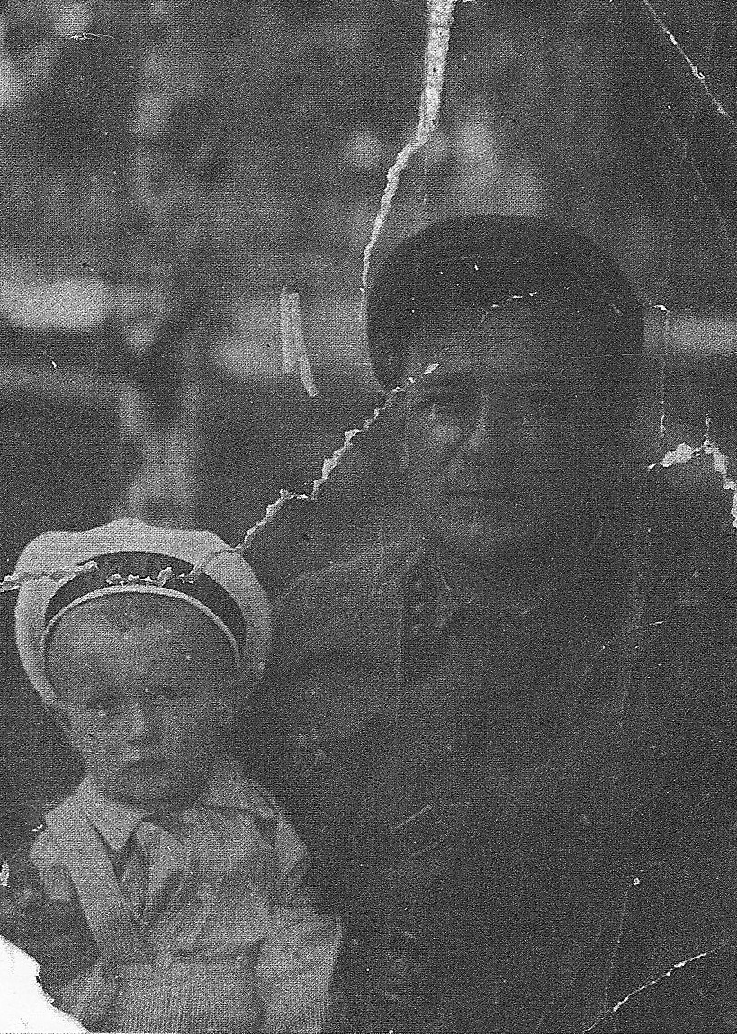 Сергей Гольштейн с отцом в Березовом сквере. Полтава, 1939 год. Фото из личного архива Сергея Гольштейна