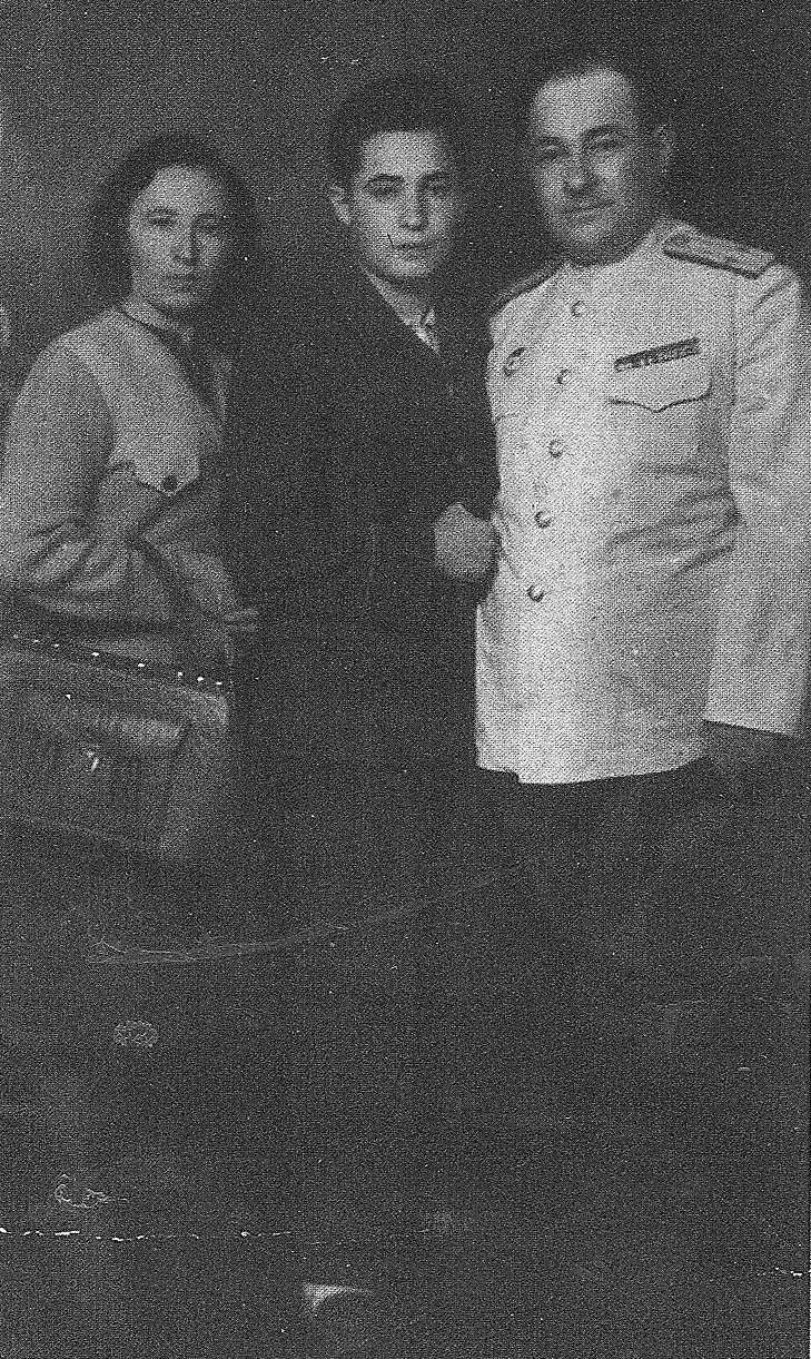 Мать, брат и отец Сергея Гольштейна. Яссы, 1947 год. Фото из личного архива Сергея Гольштейна