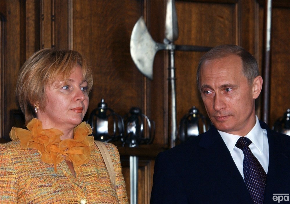 Людмила и Владимир Путины в 2003 году. Фото: EPA
