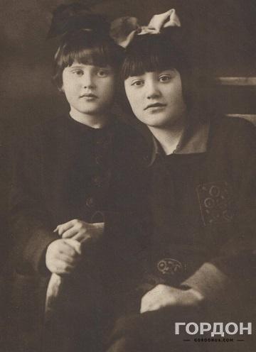 Ирина и Татьяна Хорошуновы. Ирине 10 лет. Фото из