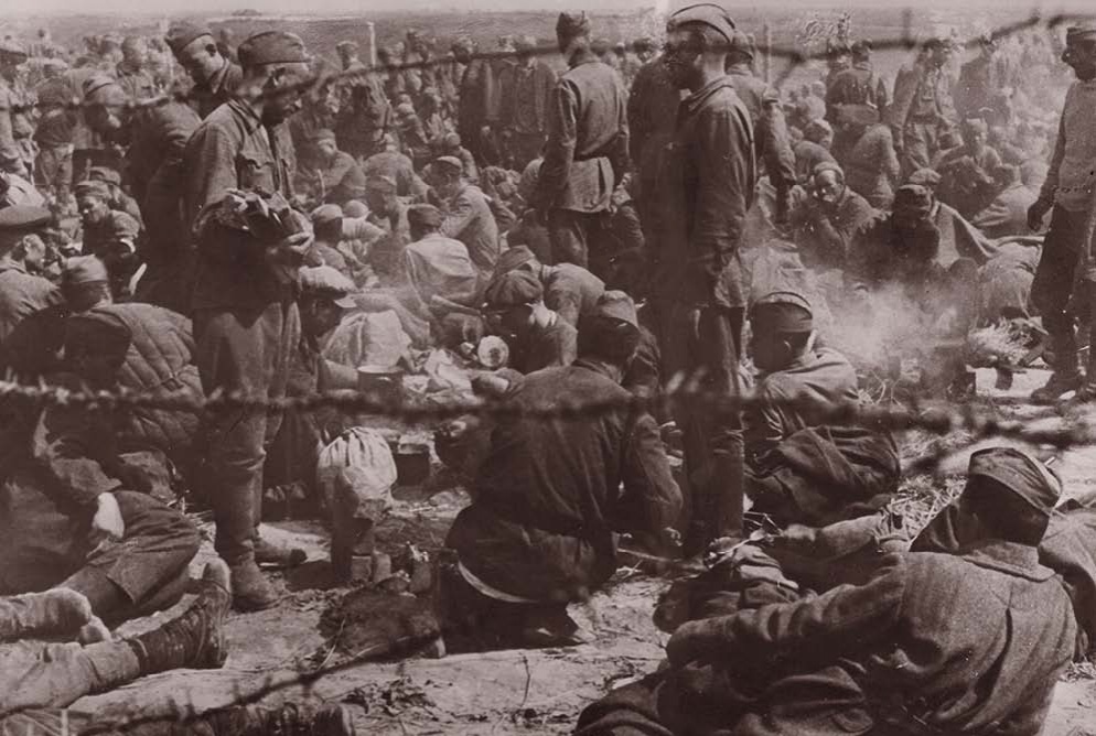 Красноармейцы в немецком лагере для военнопленных. Фото из Архива Центра исследований освободительного движения