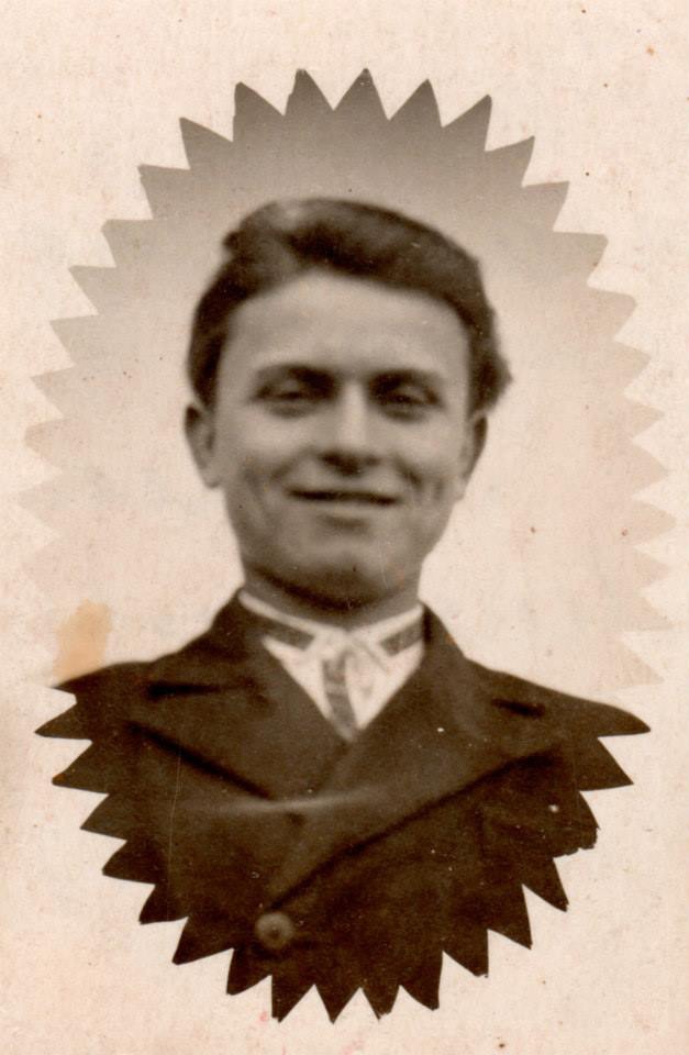old1_Дмитро Павличко, учень 10 класу, 1947 рік Фото: 