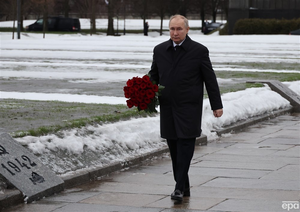 Путин во время посещения Пискаревского кладбища в Санкт-Петербурге, январь 2023 года. Фото: Михаил Климентьев / ЕРА