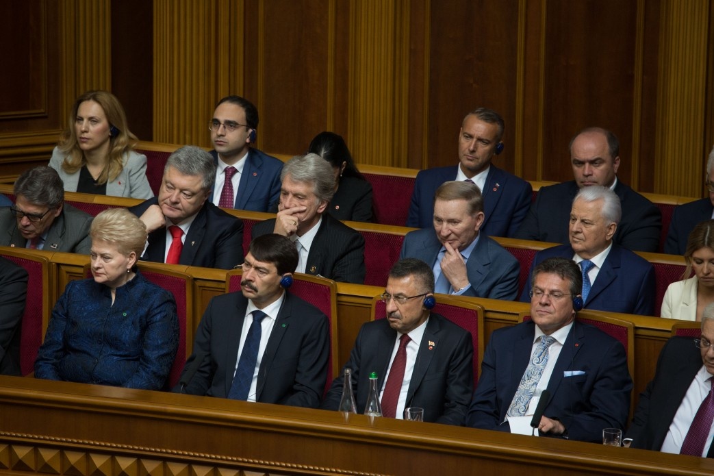 2019 рік, інавгурація Зеленського. В середньому ряду зліва направо: Порошенко, Ющенко, Кучма і Кравчук. Фото: president.gov.ua
