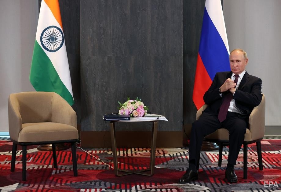 16 сентября, саммит ШОС в Узбекистане. Путин ждет премьер-министра Индии Нарендру Моди. Фото: Сергей Бобылев / ЕРА