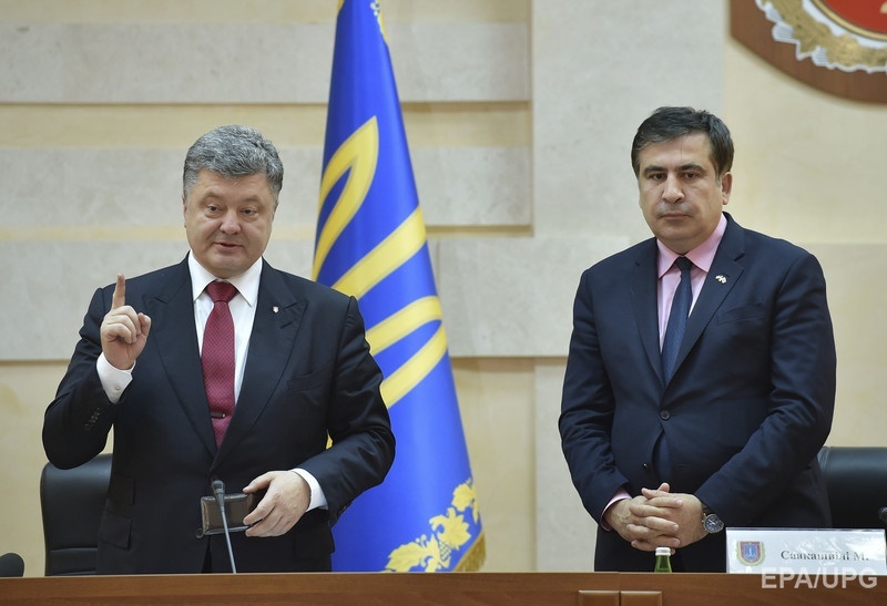Порошенко представляет Саакашвили в качестве председателя Одесской облгосадминистрации, 30 мая 2015 года. Фото: EPA