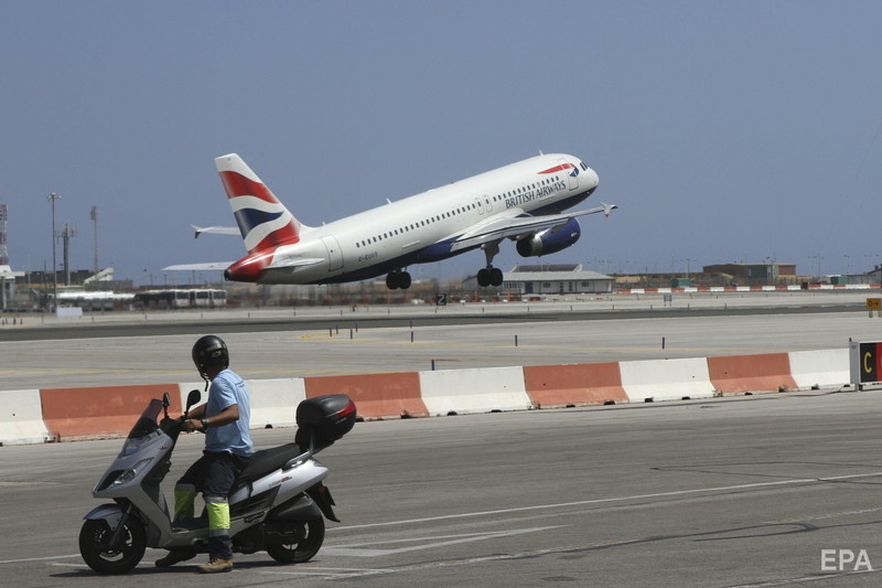 Из-за спора о статусе аэропорта Гибралтара подписание соглашения о совместном авиапространстве между Украиной и ЕС долгое время откладывалось. Фото: EPA